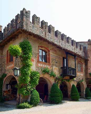 8 dicembre - Mercatini a Grazzano Visconti e Outlet Fidenza
